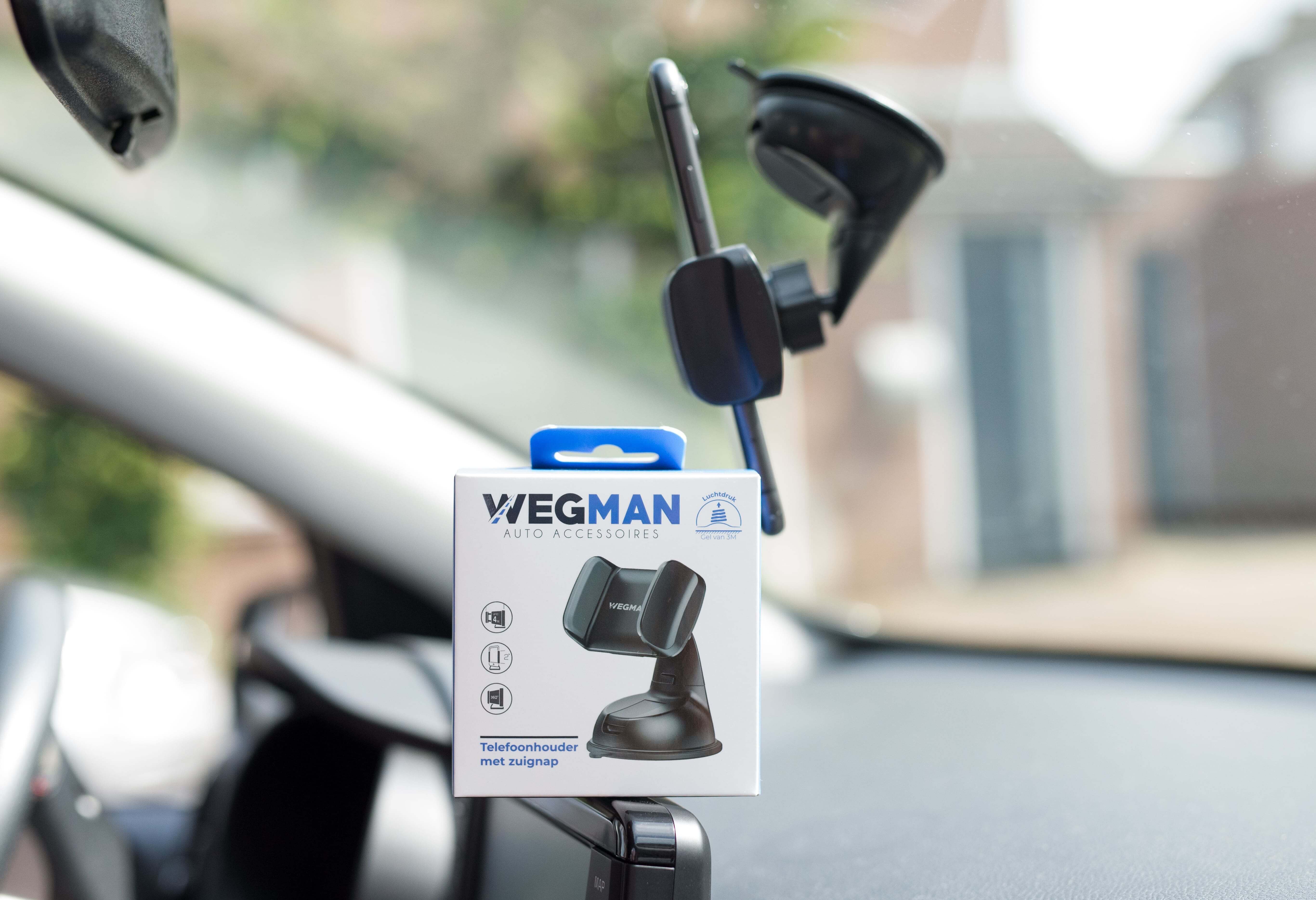 Lifestyle foto van Wegman auto accessoires telefoonhouder met zuignap